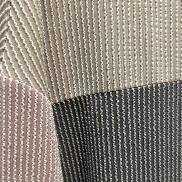 Stylish Knit Sweater in Pink and Gray - Picture 5 of 6